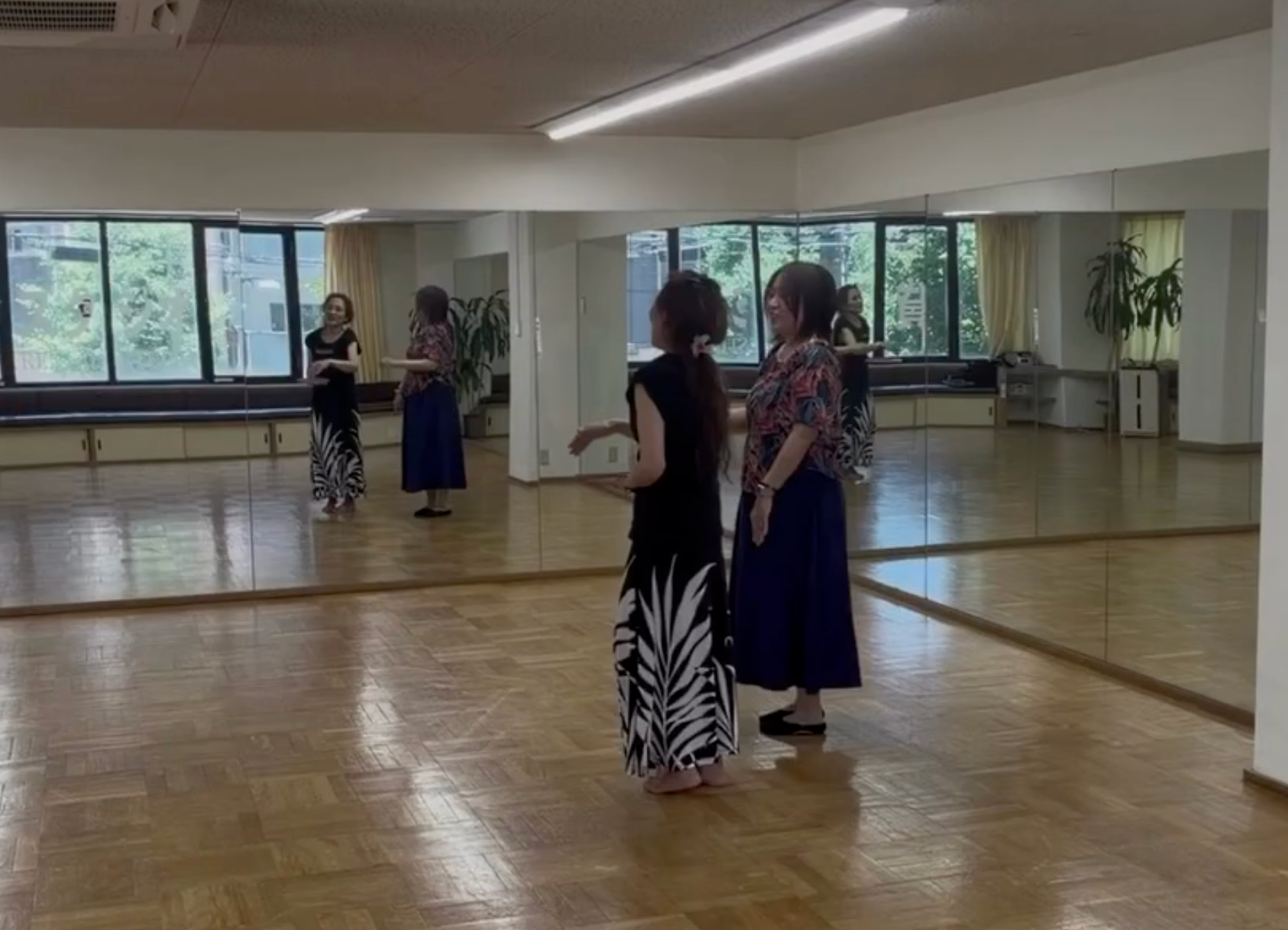 フラのレッスン風景 4